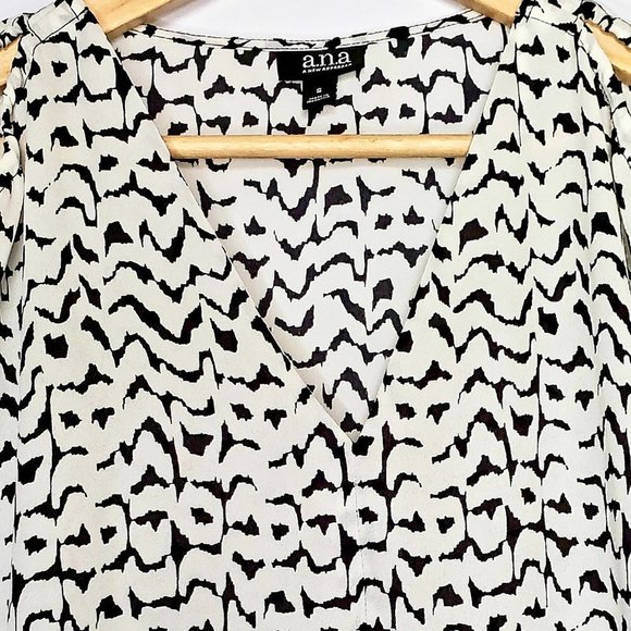 a.n.a Black & White Abstract Print Blouse – Lightweight, Size Small - Picture 3 of 9